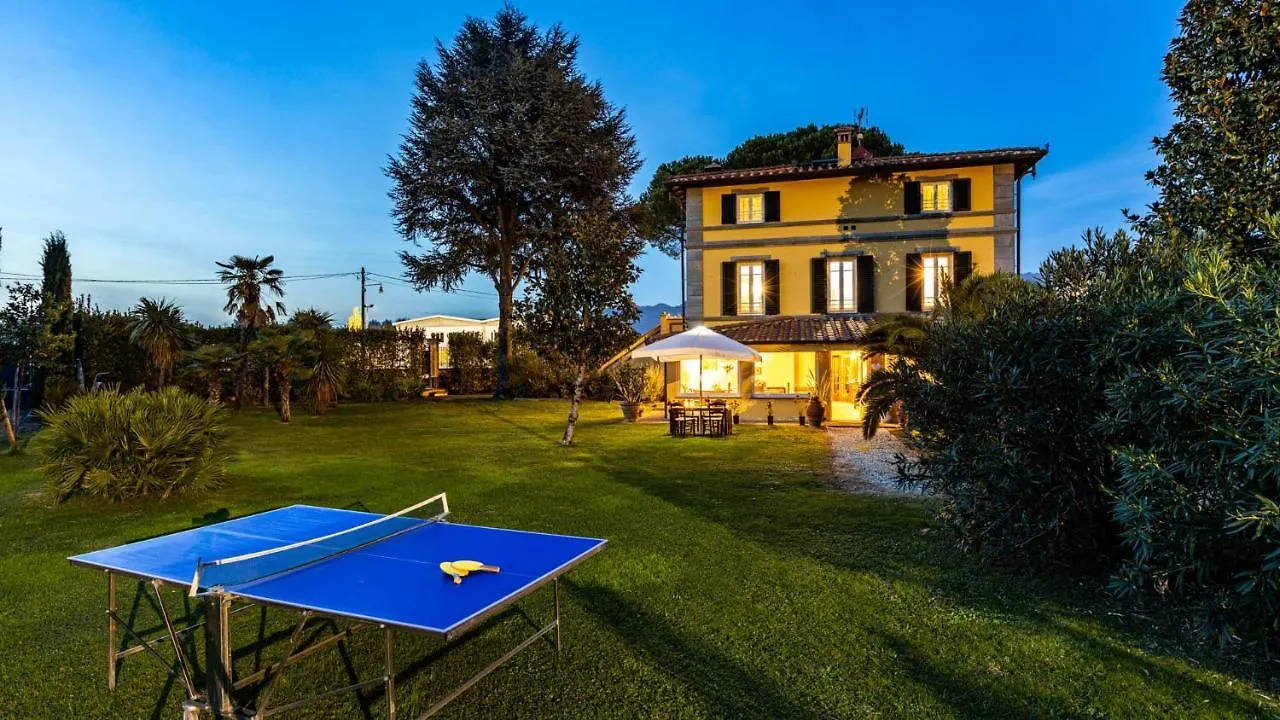 Villa Luigina 8, Emma Villas Capannori Italy